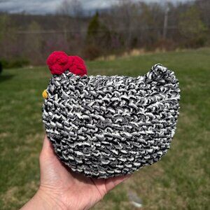 Crochet Hen That Lays Eggs – Fun and Interactive Amigurumi Toy